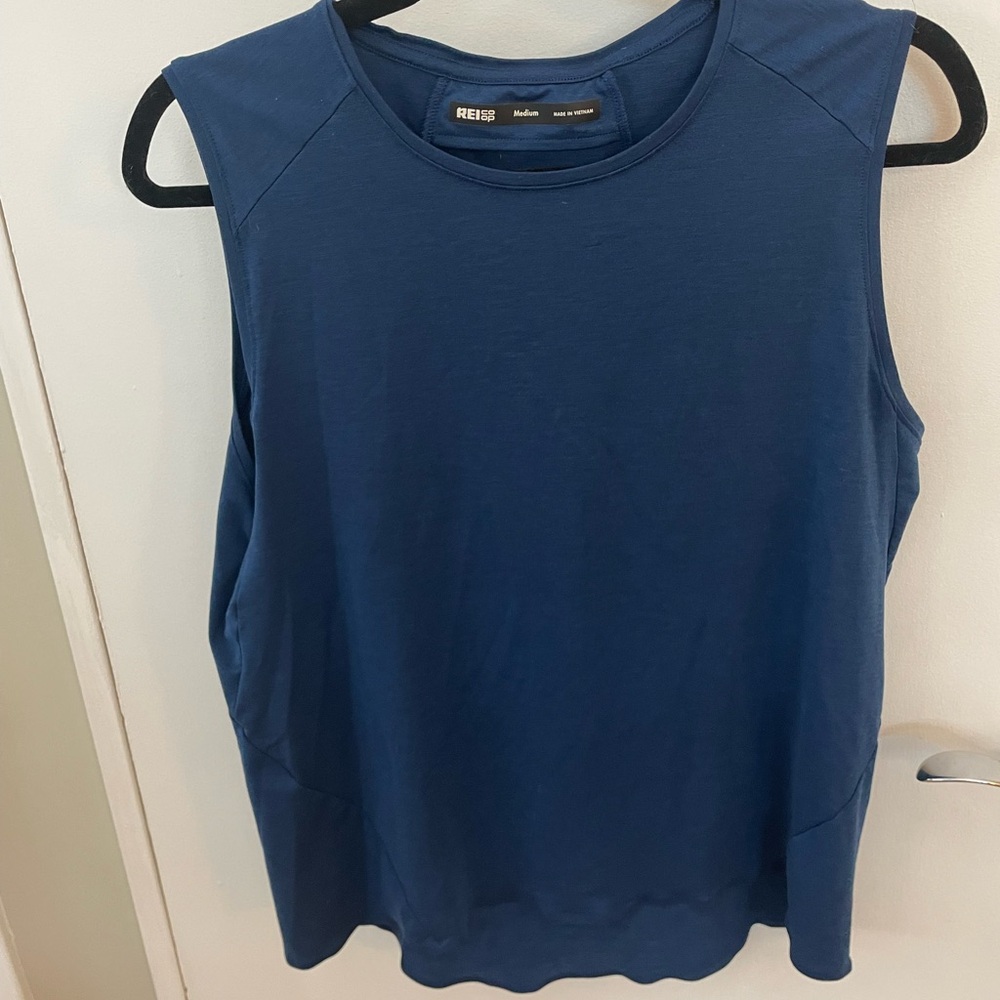 REI sleeveless blue top